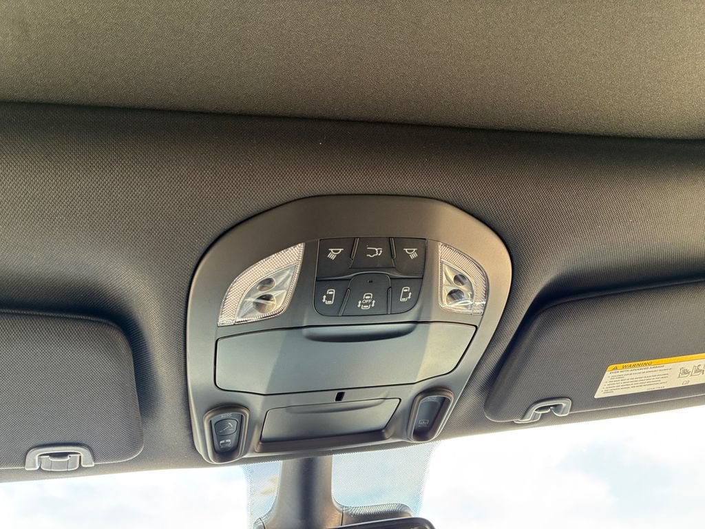 New 2027 Chrysler Pacifica Limited FWD image 25