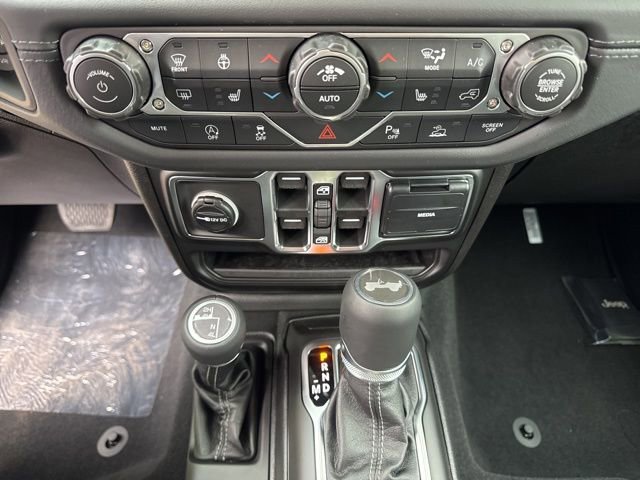 New 2026 Jeep Wrangler Unlimited Sahara AWD/4WD image 17