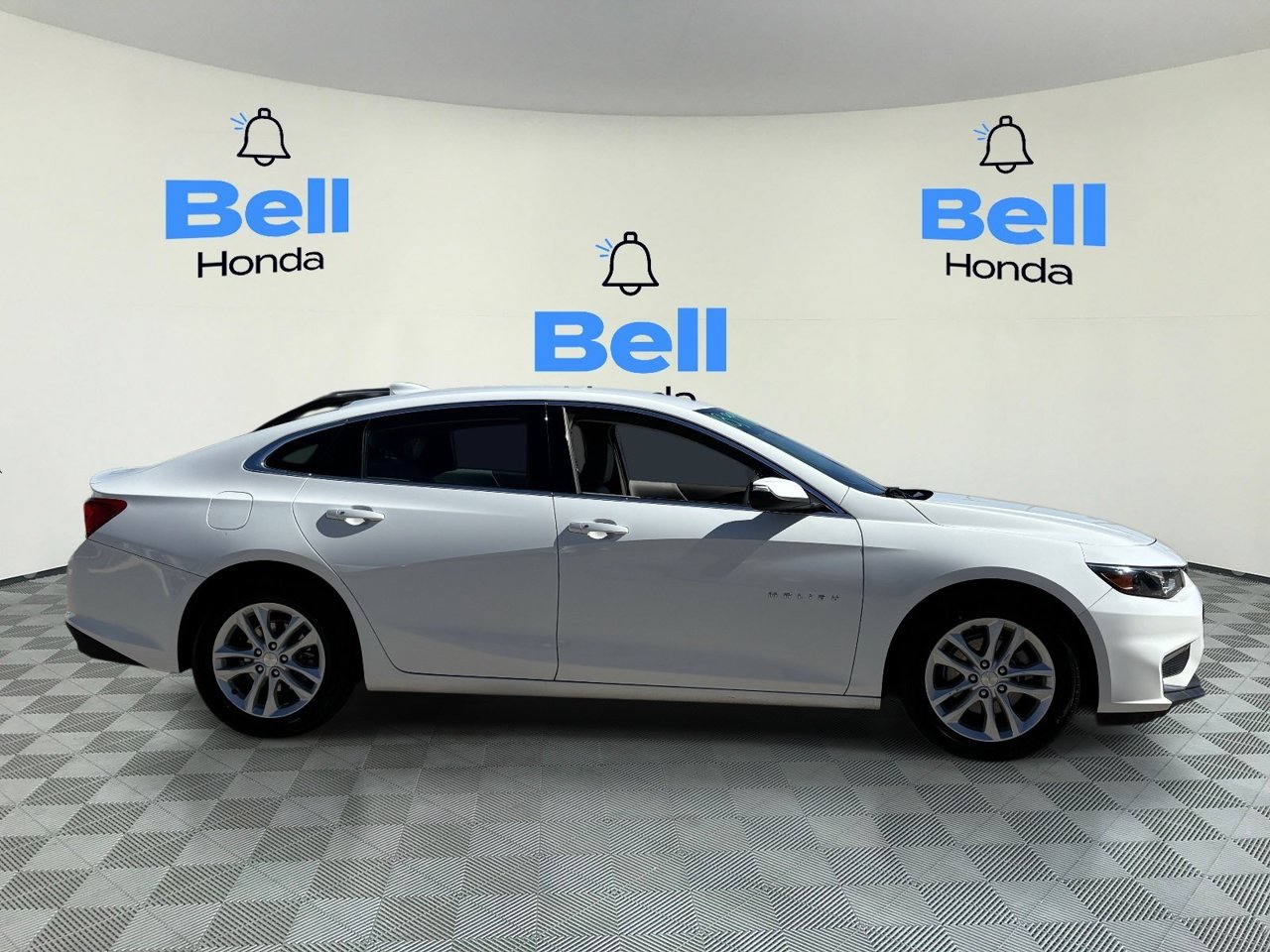 Used 2018 Chevrolet Malibu LT FWD image 5