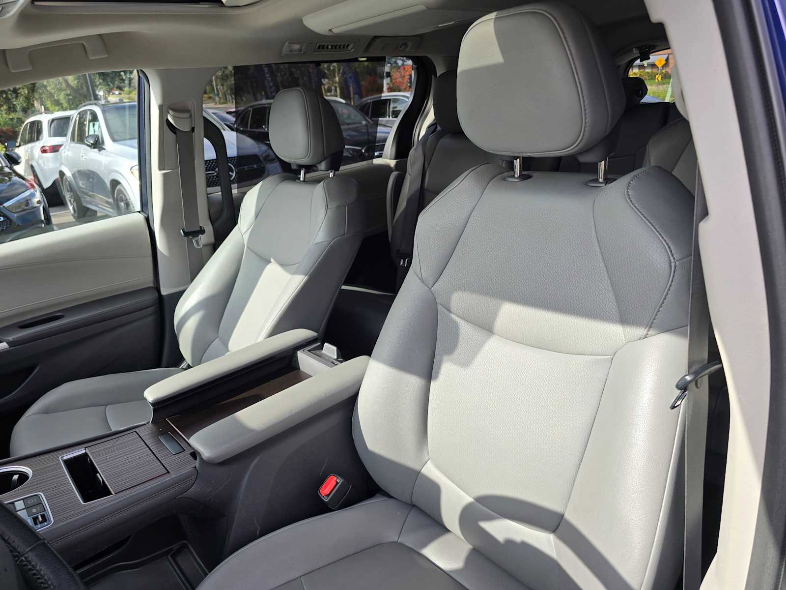 Used 2022 Toyota Sienna XLE image 23