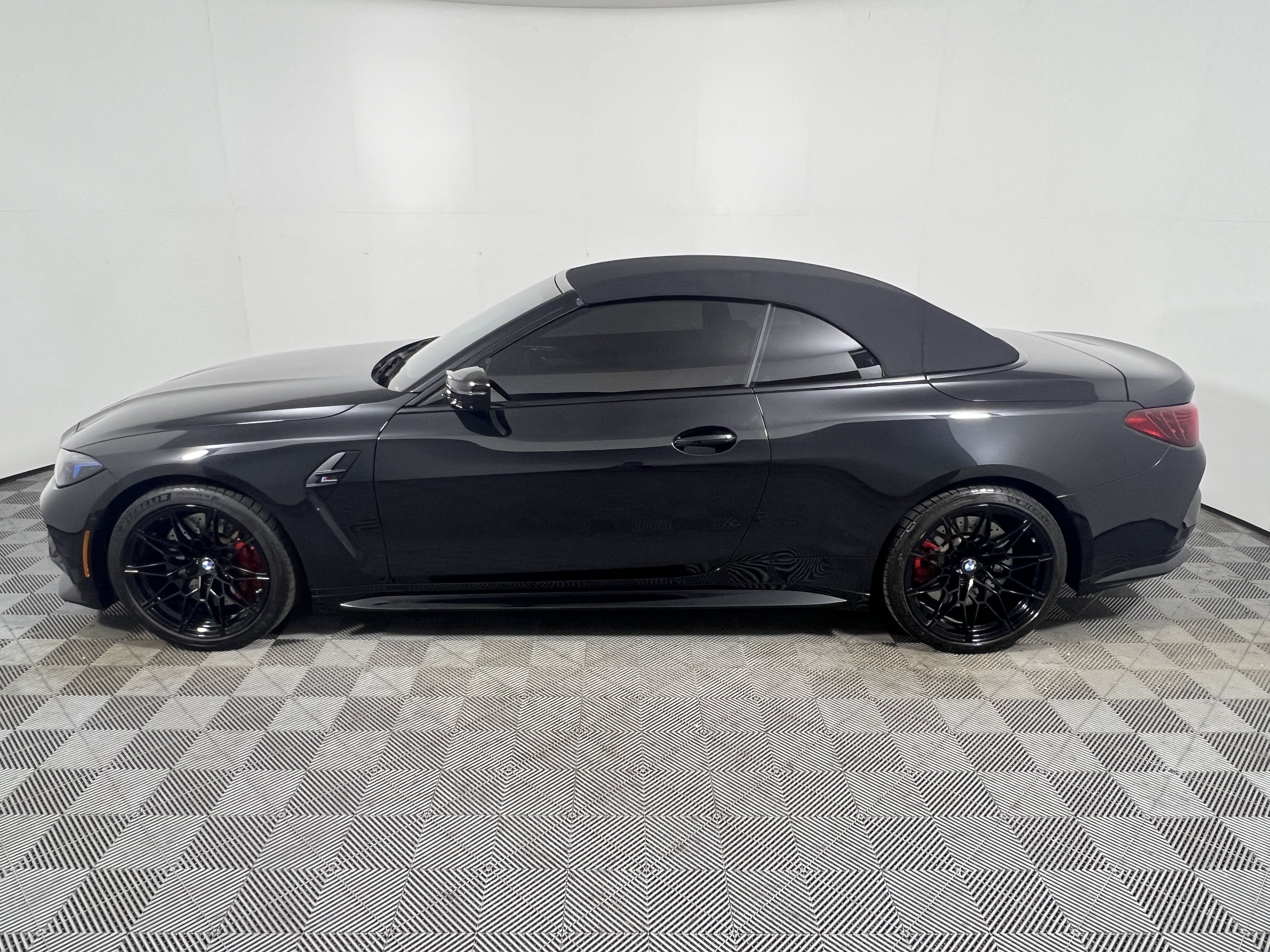 Used 2025 BMW M4 xDrive Competition w/ Executive Package AWD/4WD image 2