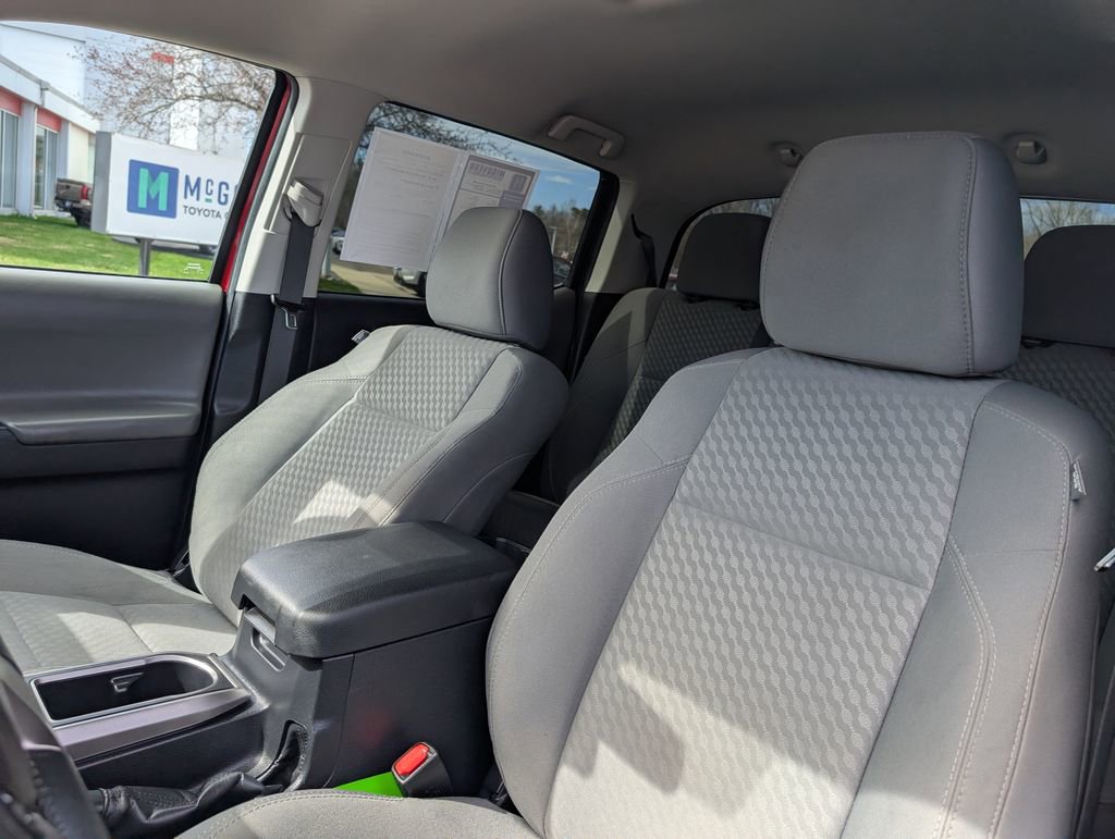 Used 2021 Toyota Tacoma SR5 w/ SR5 Appearance Package (SM) RWD image 18