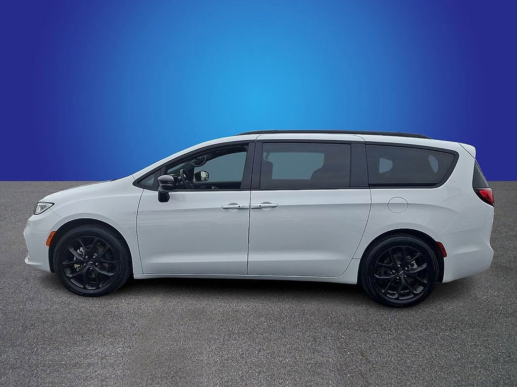 Used 2025 Chrysler Pacifica Limited FWD image 7
