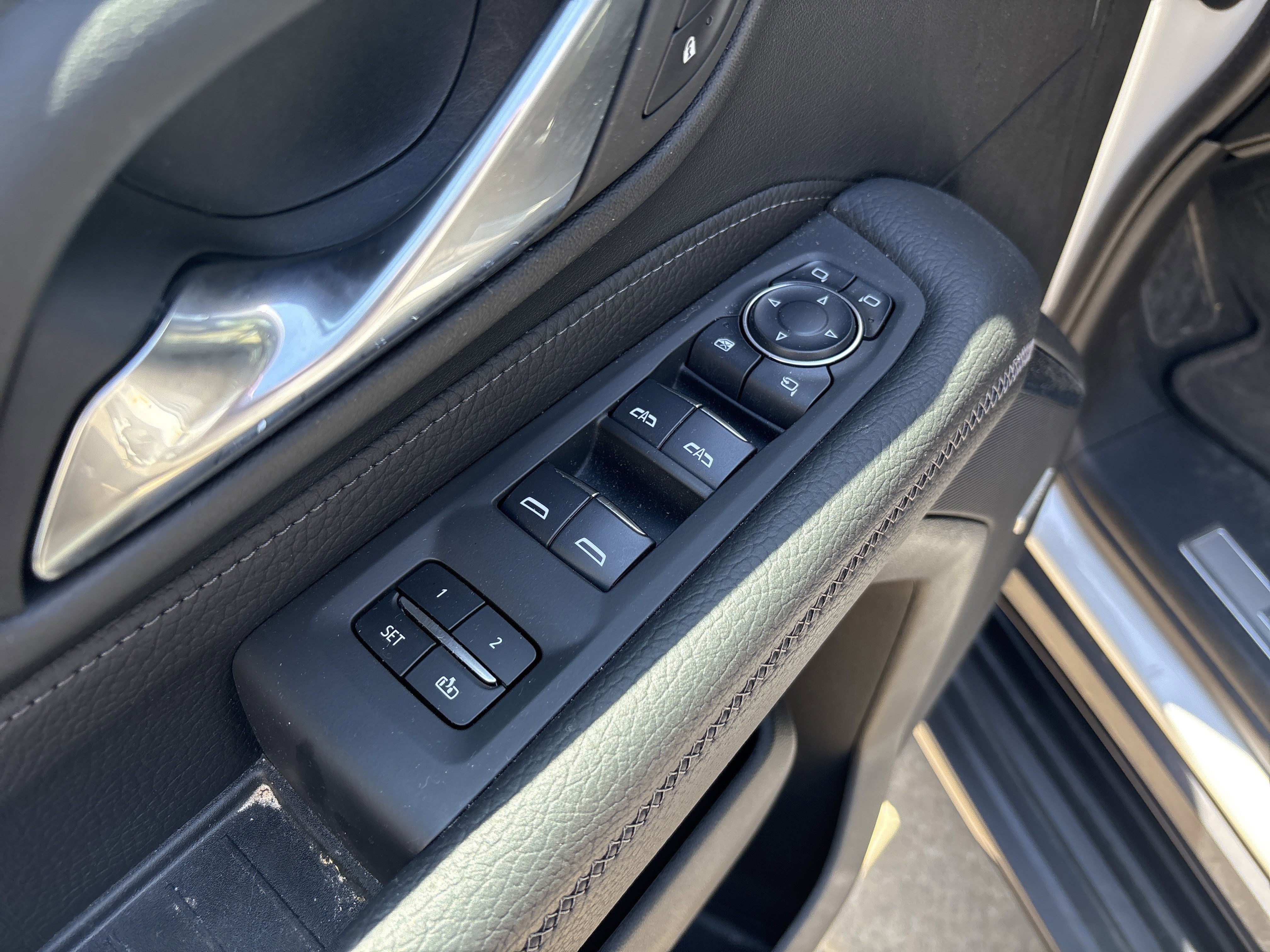 Used 2024 GMC Yukon Denali AWD/4WD image 15
