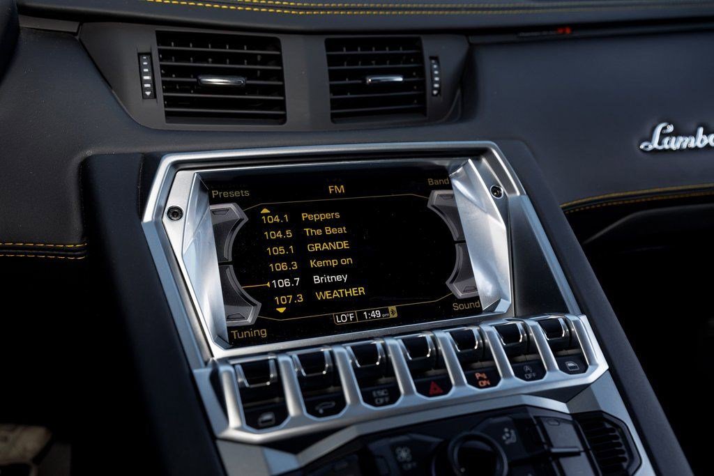 Used 2014 Lamborghini Aventador image 21