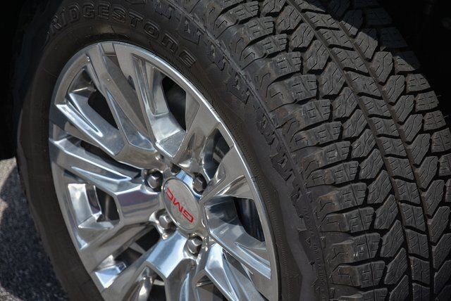 Used 2024 GMC Sierra 1500 Denali w/ Technology Package AWD/4WD image 3