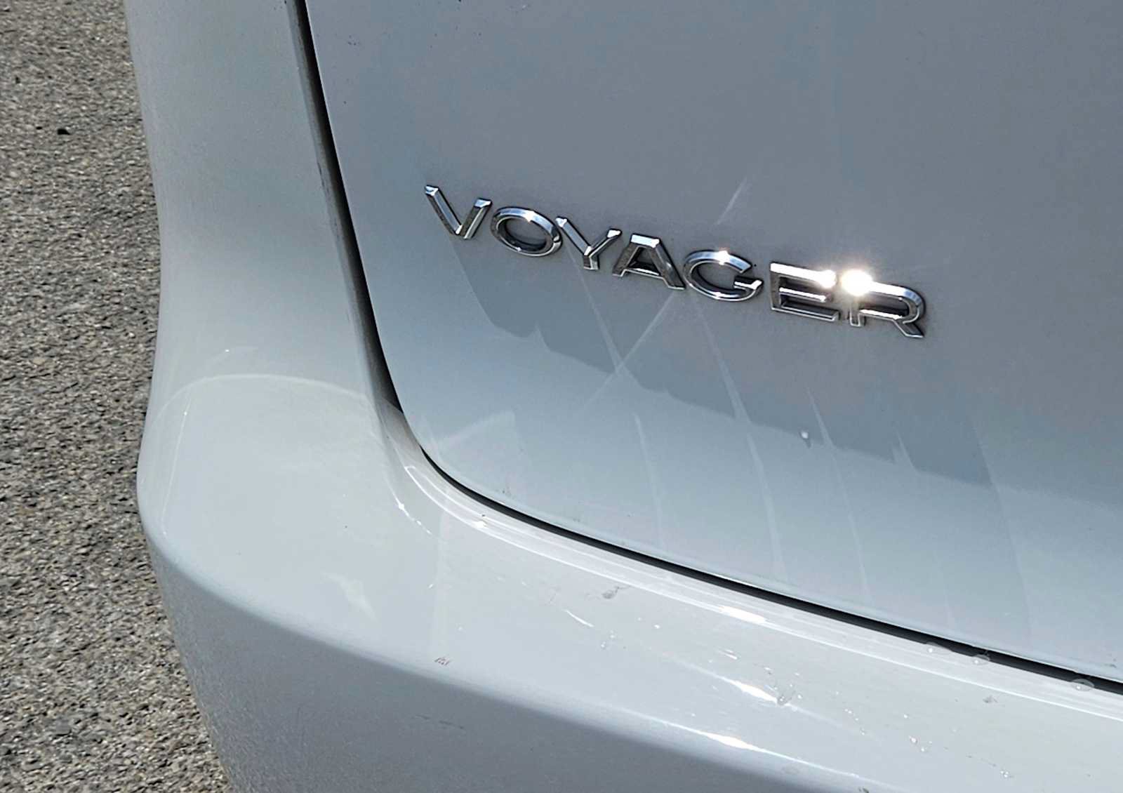 Used 2022 Chrysler Voyager LX FWD image 12