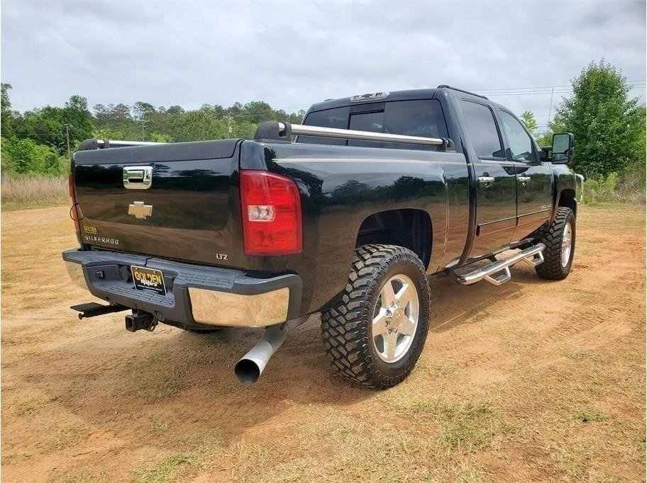 Used 2007 Chevrolet Silverado 2500 LTZ w/ Safety Package AWD/4WD image 11