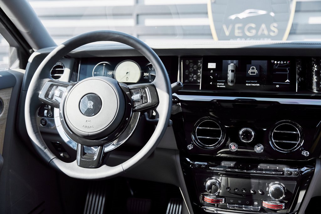Used 2025 Rolls-Royce Phantom image 63