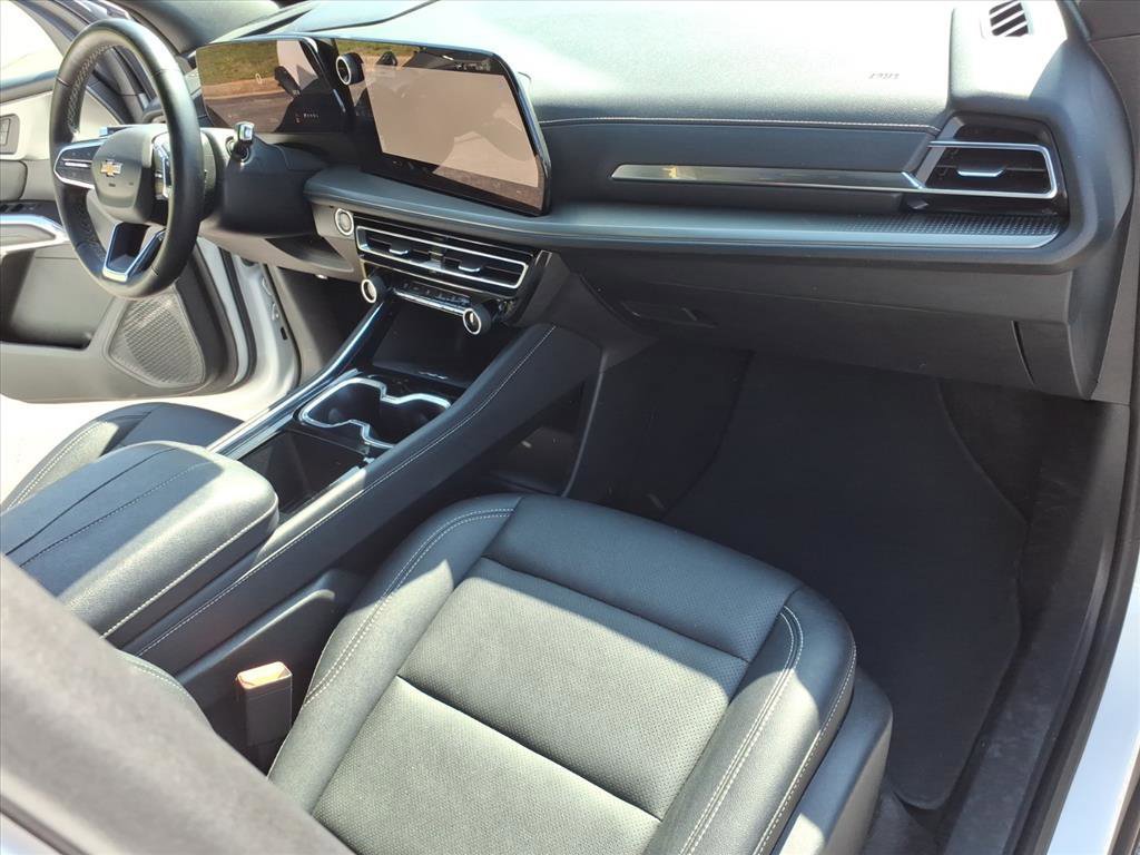 Used 2025 Chevrolet Traverse LT FWD image 16
