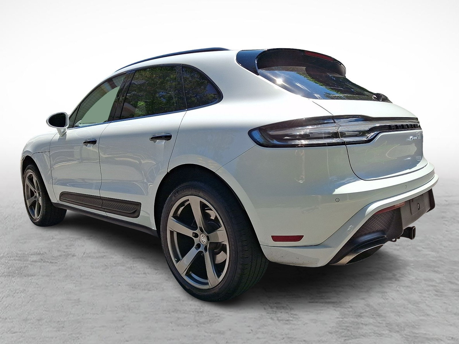 Used 2023 Porsche Macan Turbo AWD/4WD image 4