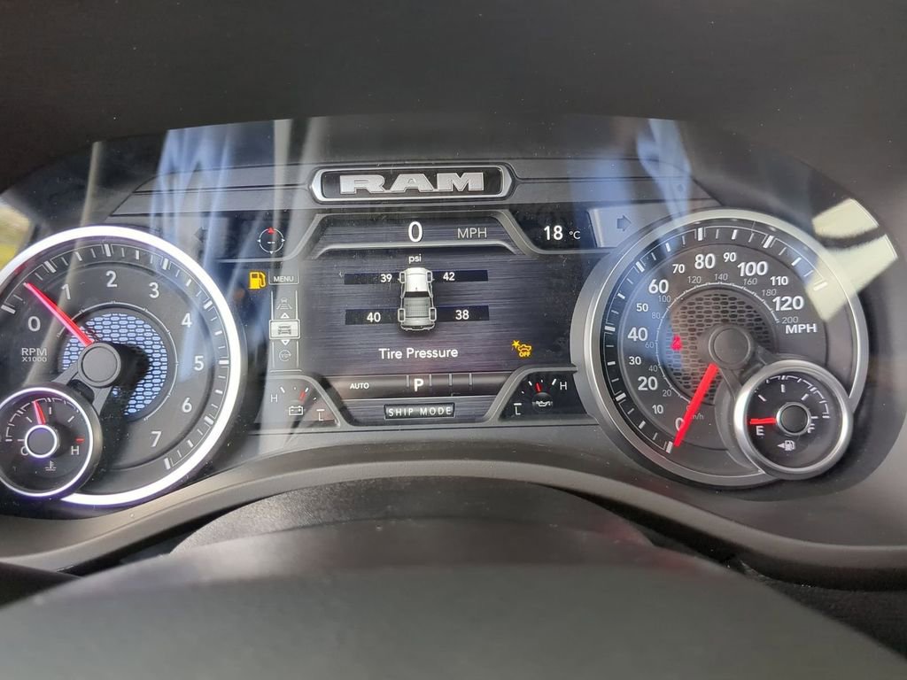 New 2026 RAM 1500 4x4 Crew Cab image 15