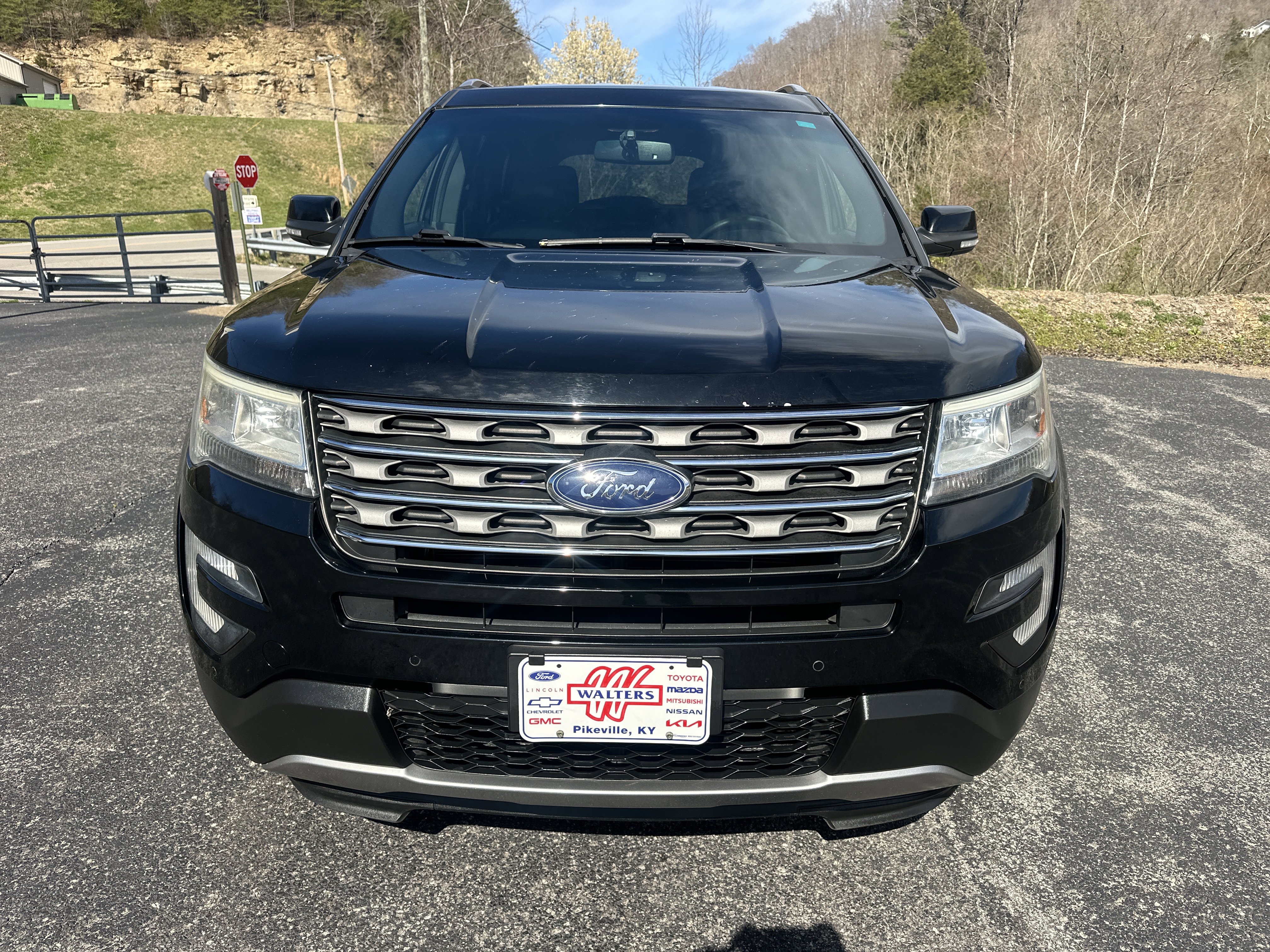 Used 2017 Ford Explorer XLT w/ Equipment Group 202A image 7