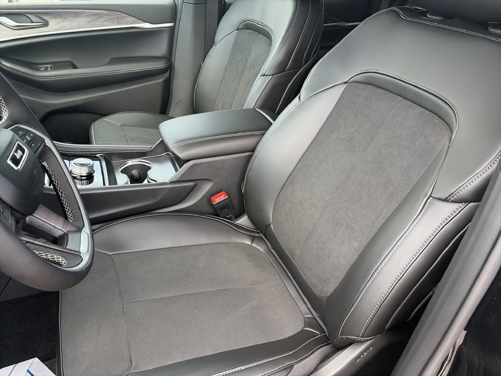 New 2026 Jeep Grand Cherokee Altitude RWD image 11