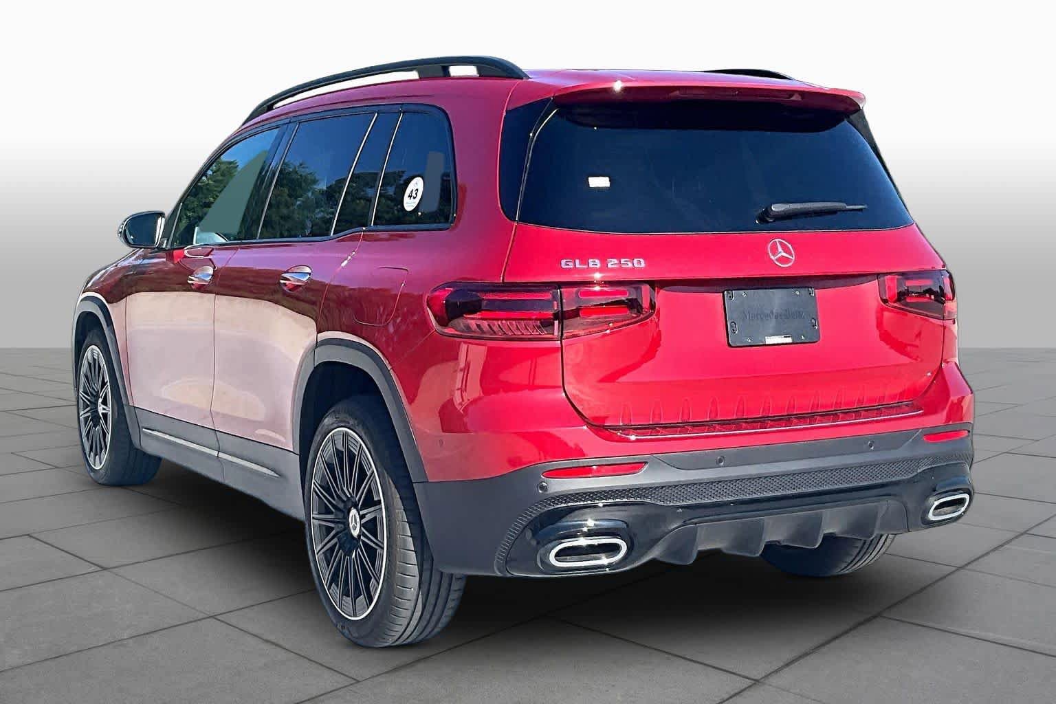 Used 2025 Mercedes-Benz GLB 250 image 11