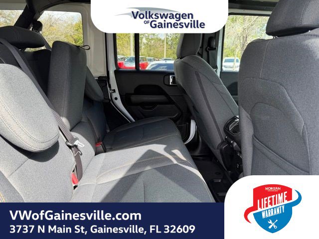 Used 2025 Jeep Wrangler Sahara w/ Safety Group image 9