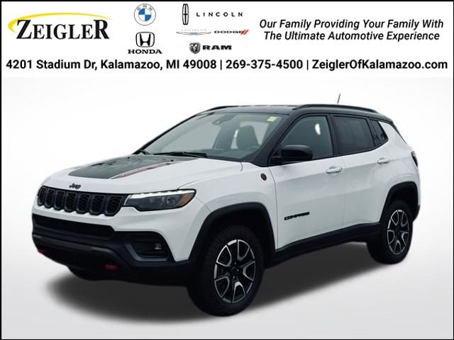 Used 2025 Jeep Compass Trailhawk w/ Trailhawk Elite Group image 1