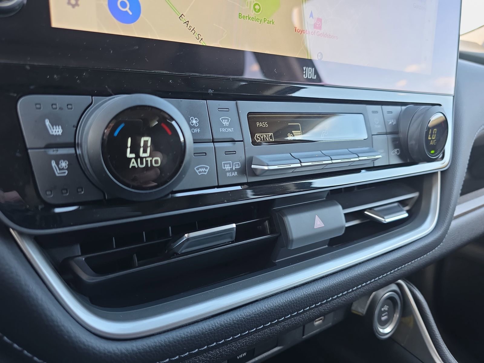 Used 2025 Toyota Grand Highlander AWD image 25