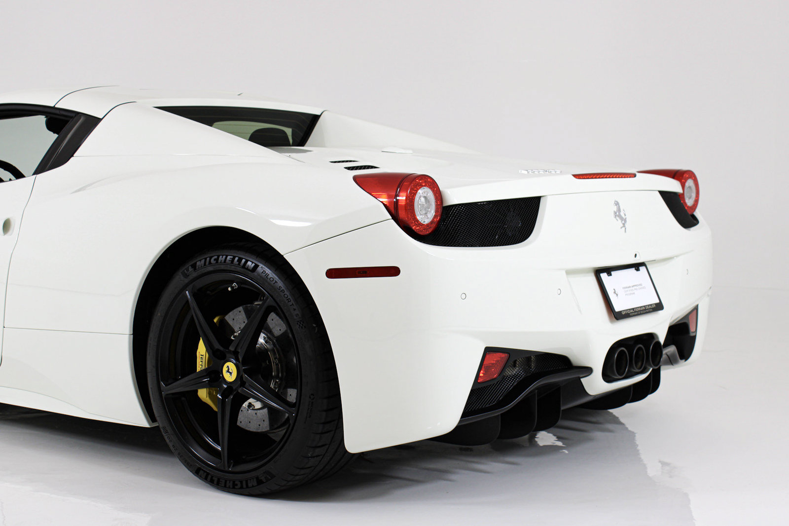Used 2015 Ferrari 458 Spider RWD image 33