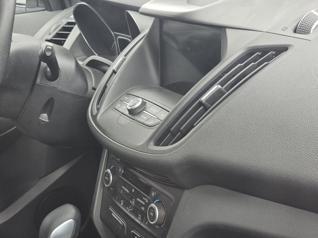 Used 2019 Ford Escape SE image 17