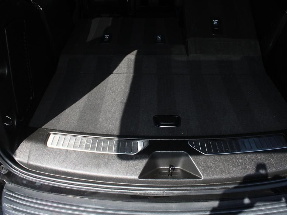 Used 2023 Chevrolet Tahoe Premier AWD/4WD image 21