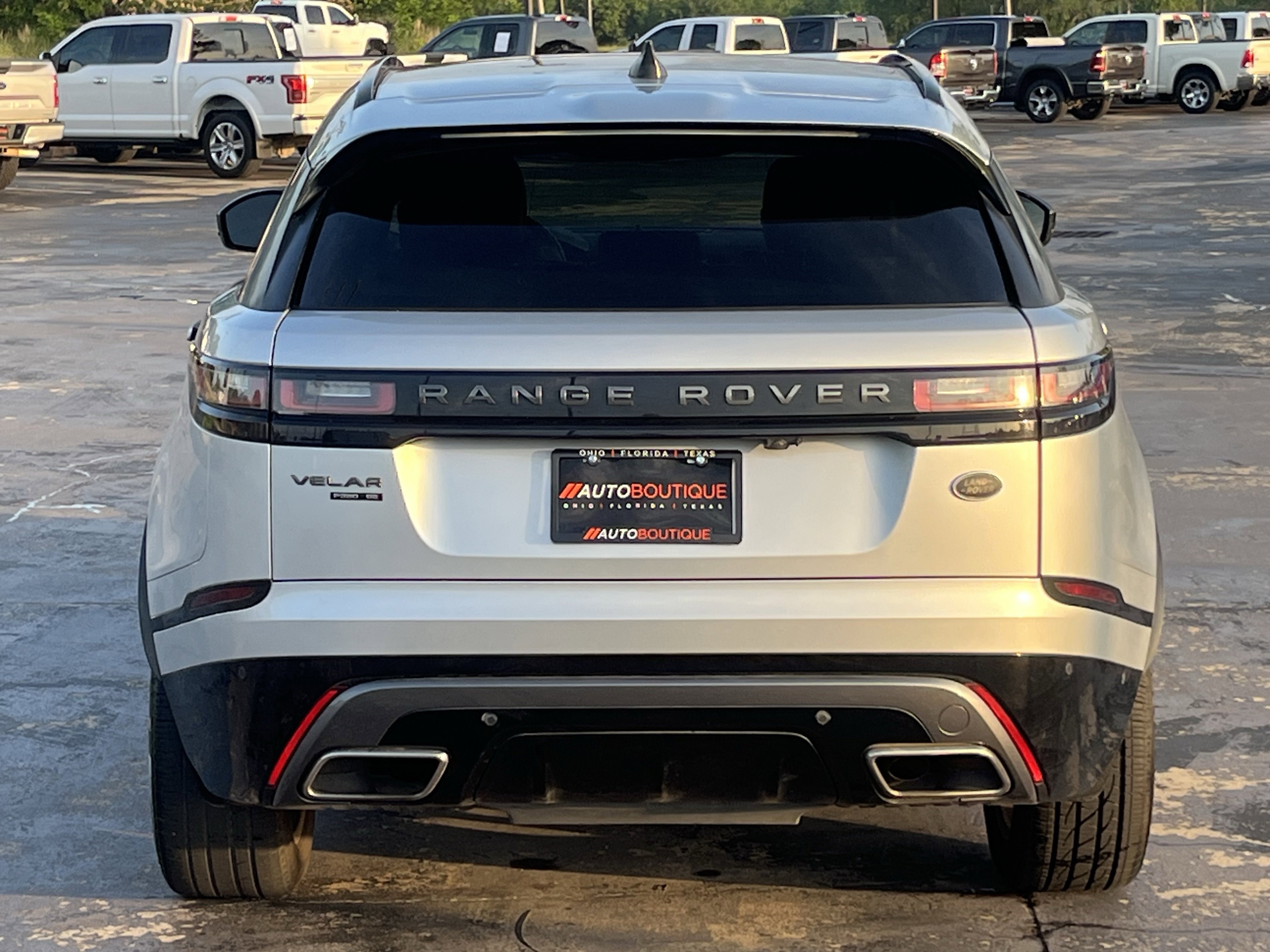 Used 2018 Land Rover Range Rover Velar R-Dynamic SE AWD/4WD image 7