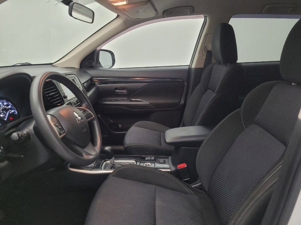 Used 2019 Mitsubishi Outlander ES AWD/4WD image 17