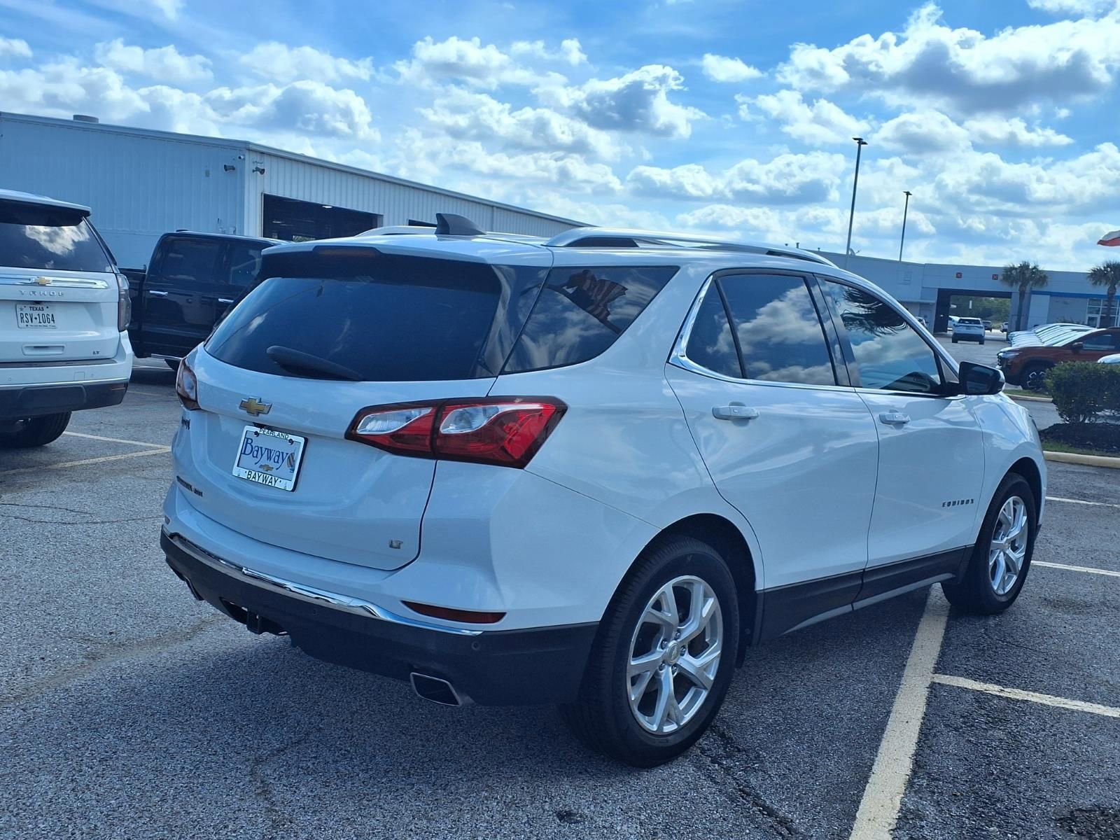 Used 2019 Chevrolet Equinox LT FWD image 2