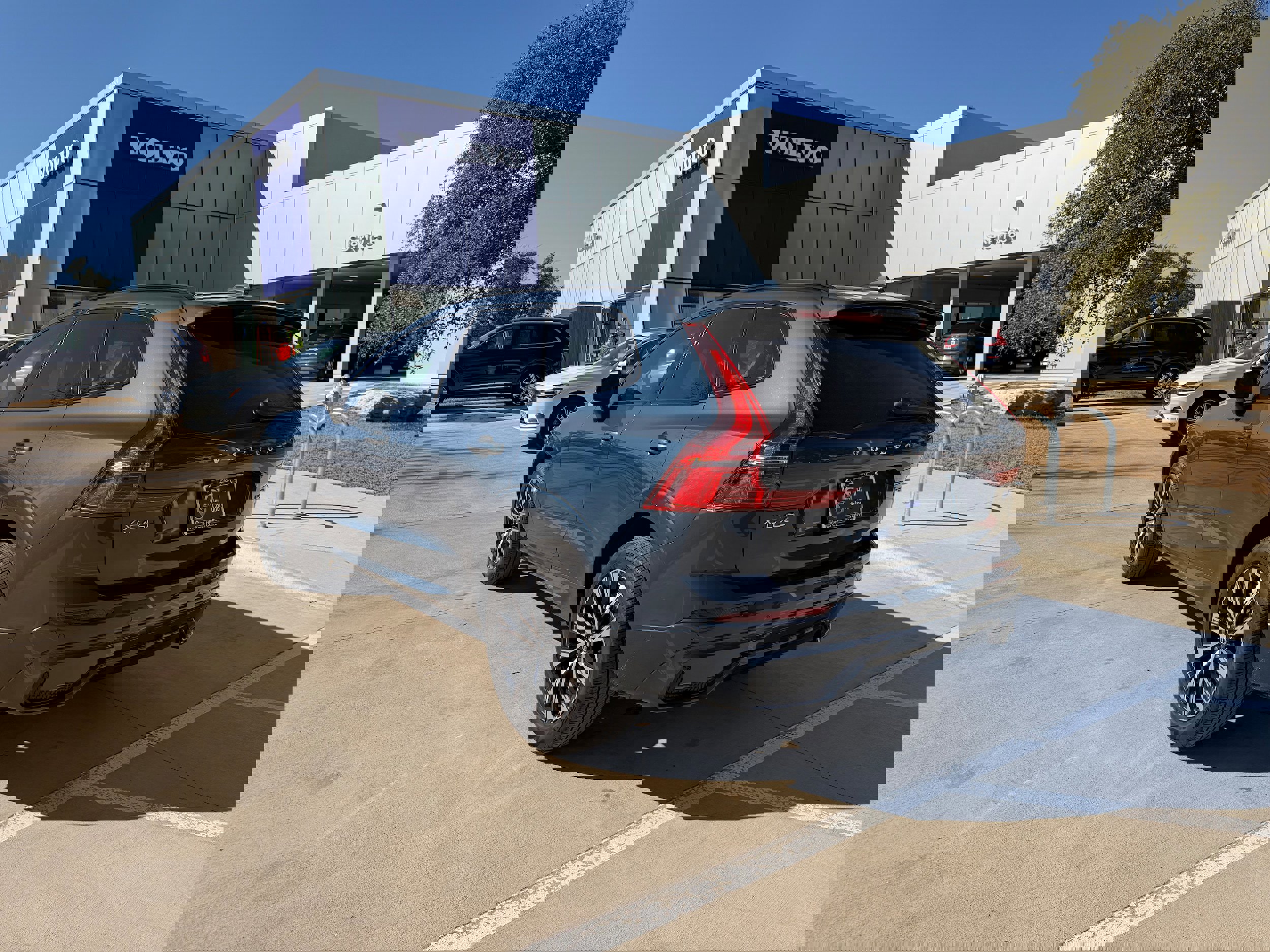 Certified 2024 Volvo XC60 B5 Plus image 4