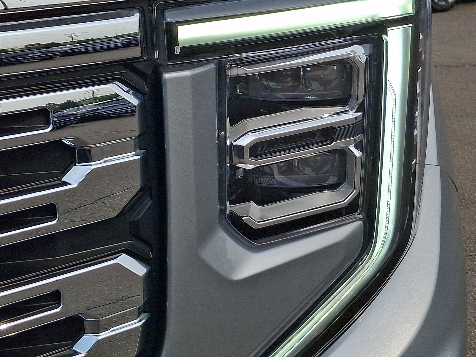 Used 2025 GMC Sierra 1500 Denali w/ Denali Reserve Package AWD/4WD image 9