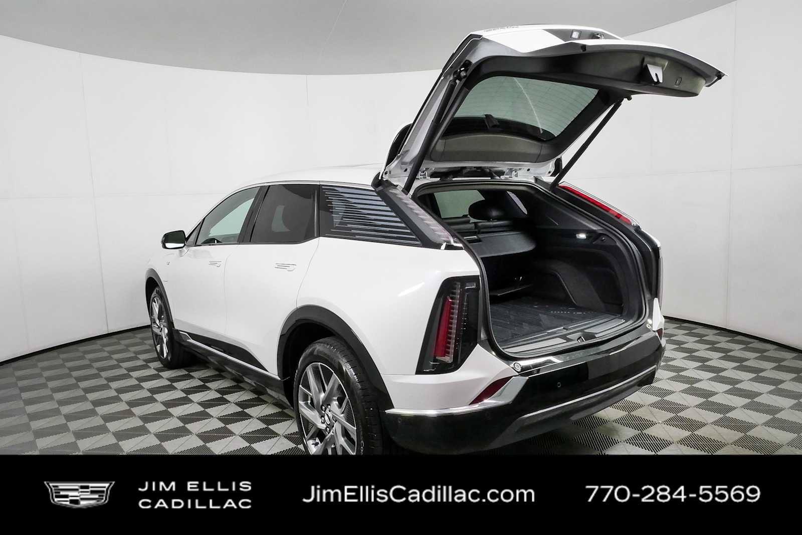 Certified 2025 Cadillac Optiq Luxury 2 w/ LPO, Floor Liner Package AWD/4WD image 32