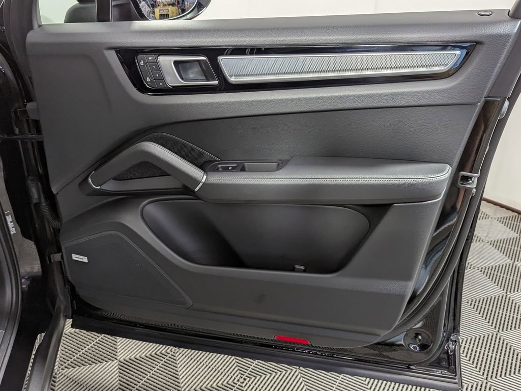 Used 2022 Porsche Cayenne Platinum Edition image 27