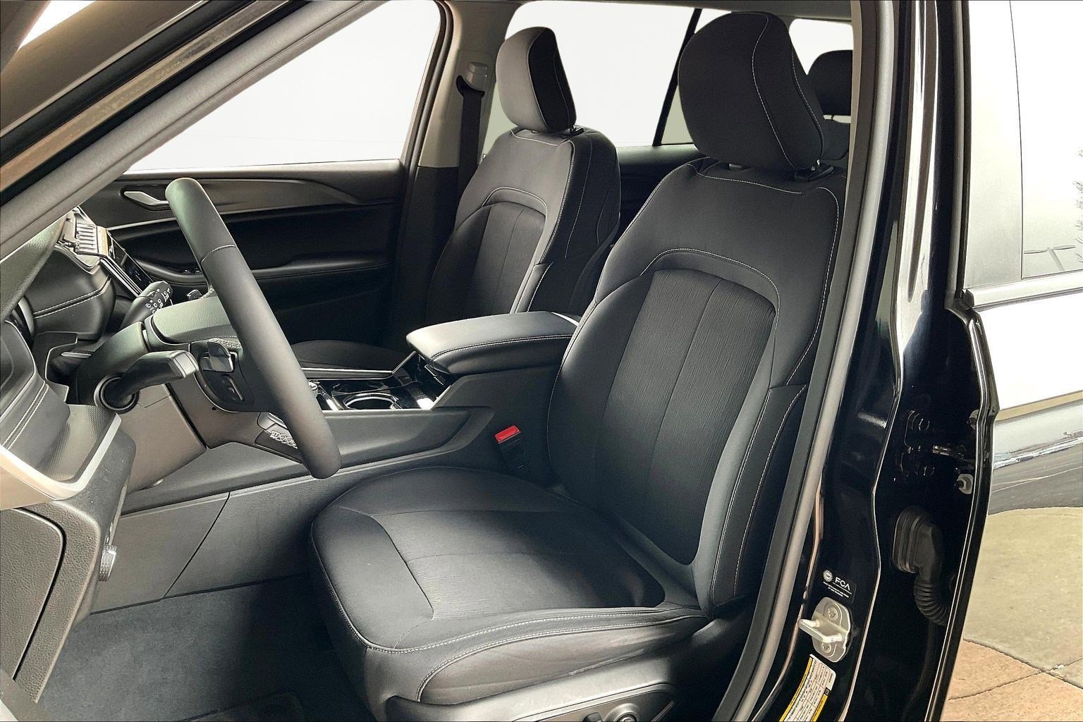 Used 2023 Jeep Grand Cherokee Laredo image 20