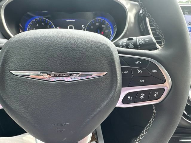 Used 2026 Chrysler Pacifica Select FWD image 21