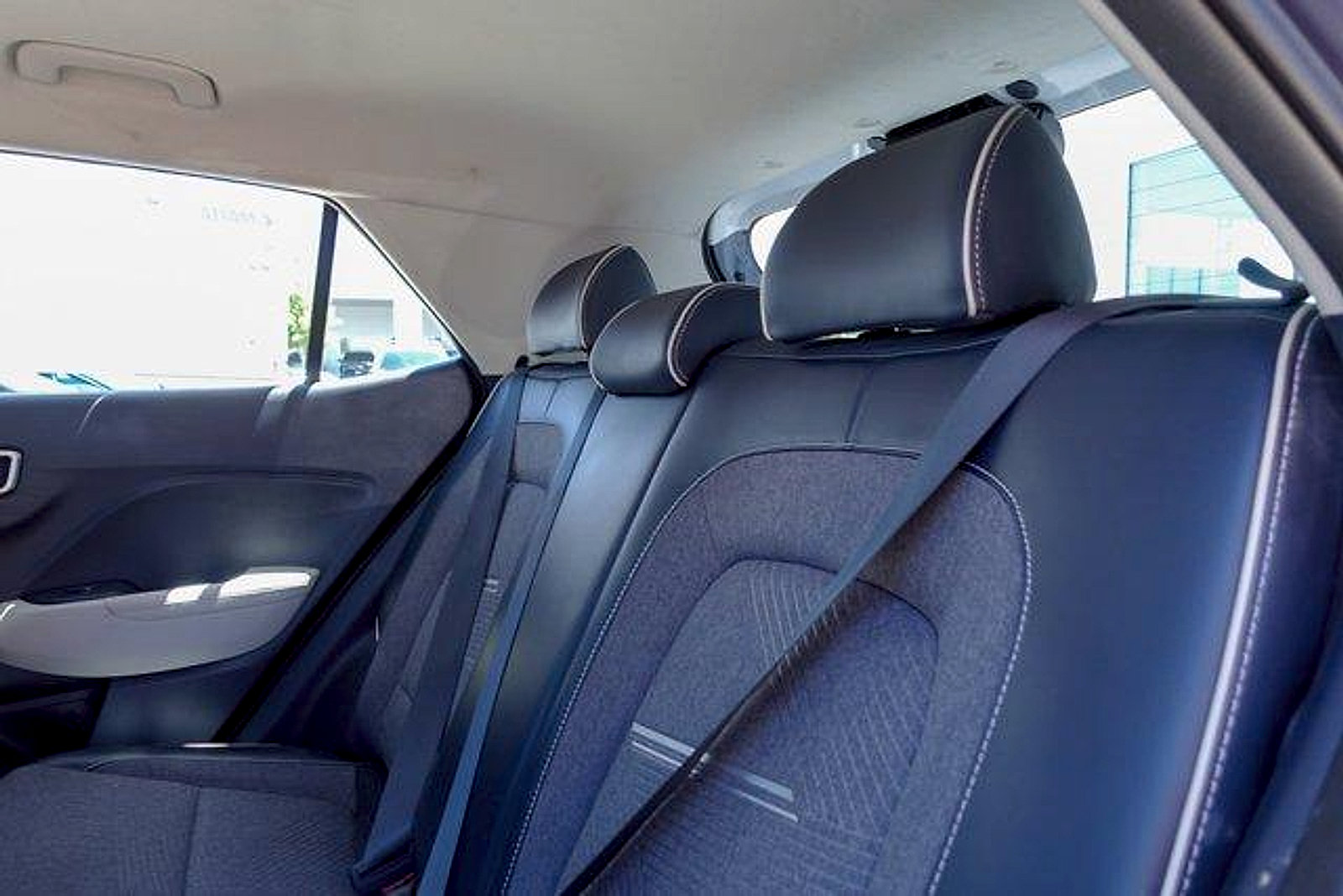 Used 2021 Hyundai Venue FWD image 27
