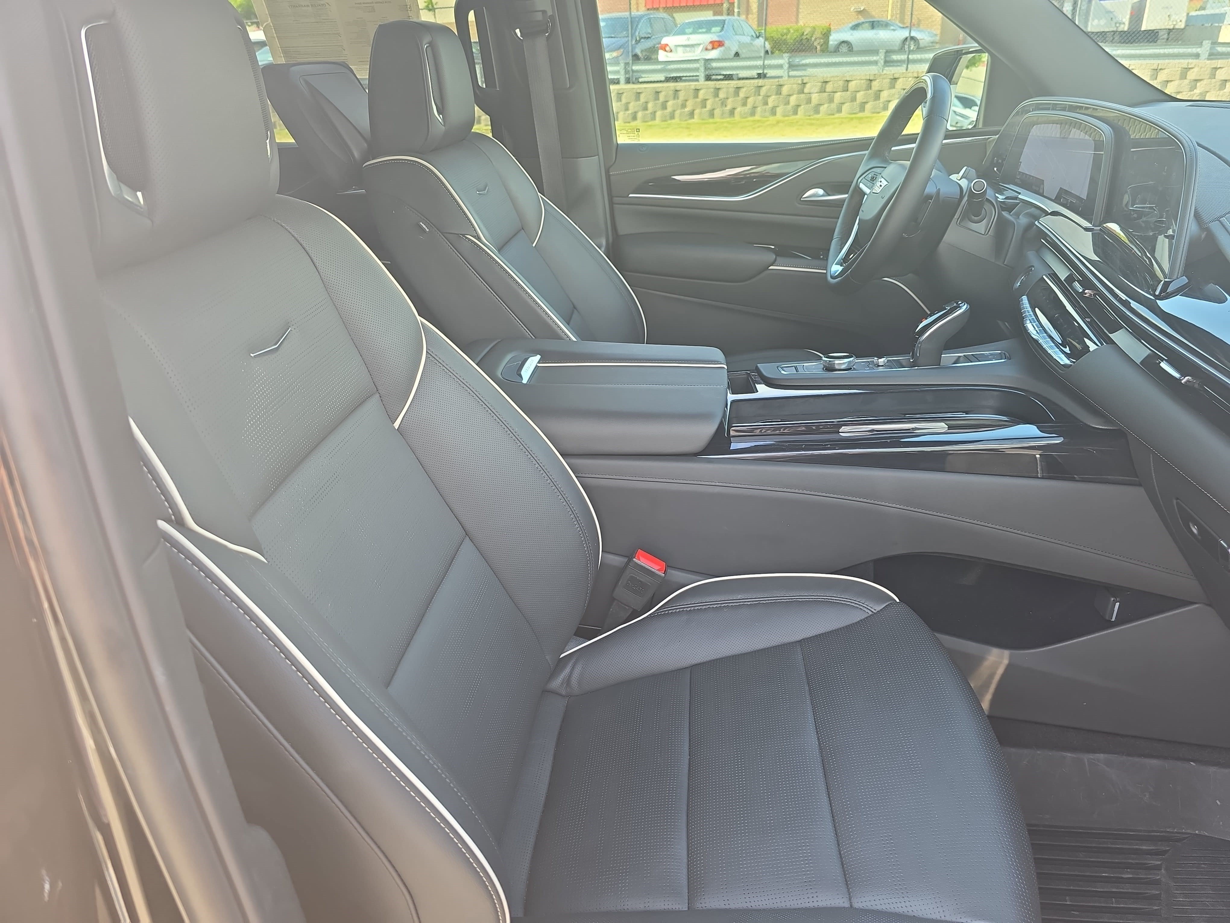 Used 2024 Cadillac Escalade Sport w/ LPO, ONYX Package AWD/4WD image 10