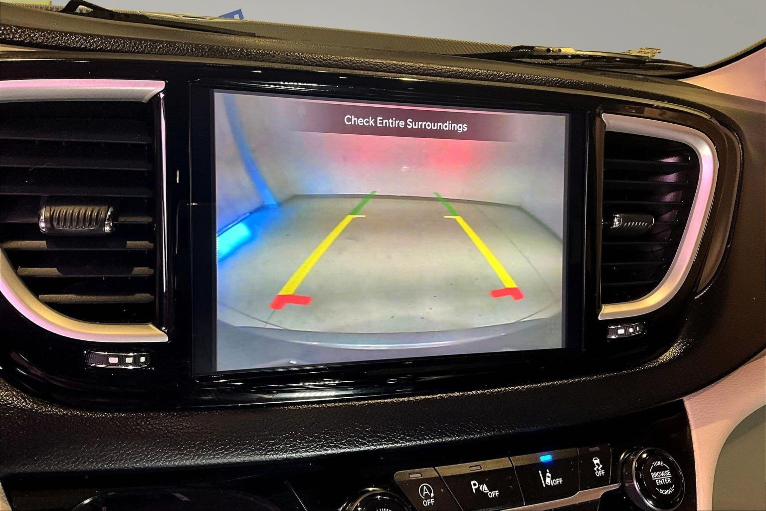 Used 2021 Chrysler Pacifica Touring-L FWD image 15