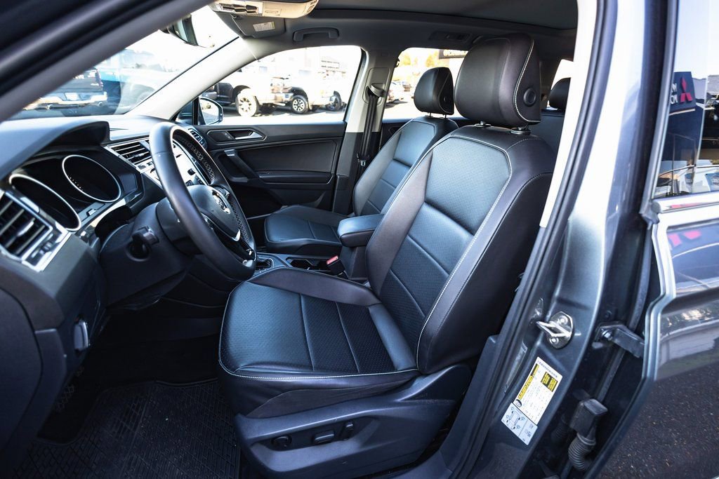 Used 2021 Volkswagen Tiguan SE w/ Panoramic Sunroof Package image 21