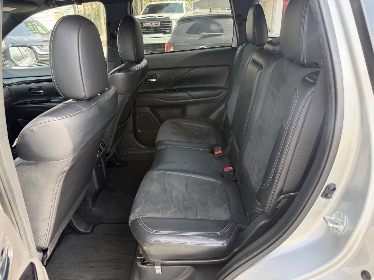 Used 2019 Mitsubishi Outlander LE image 16