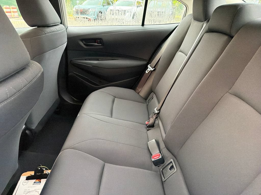 Used 2025 Toyota Corolla LE FWD image 30