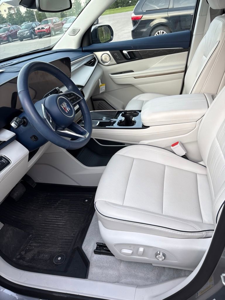 Used 2025 Buick Enclave Avenir AWD/4WD image 7