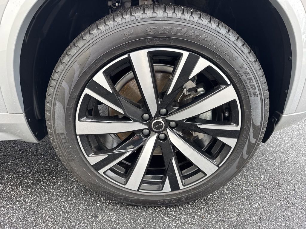 Used 2025 Volvo XC90 B6 Core w/ Climate Package image 9
