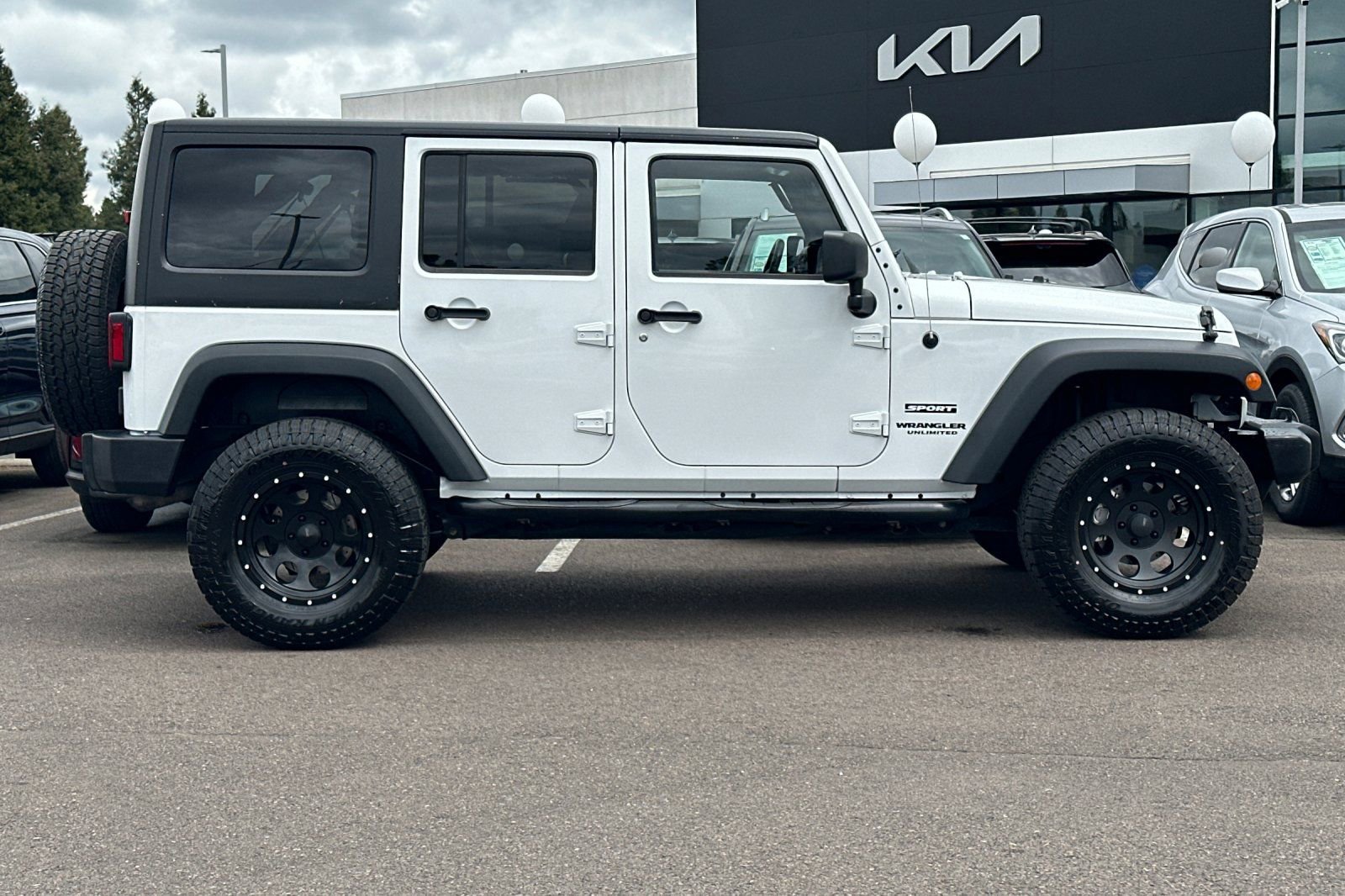 Used 2012 Jeep Wrangler Unlimited Sport AWD/4WD image 3