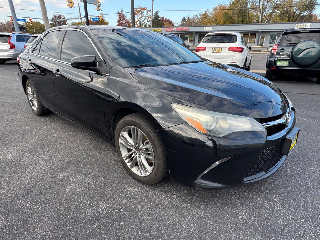 Used 2015 Toyota Camry LE image 3