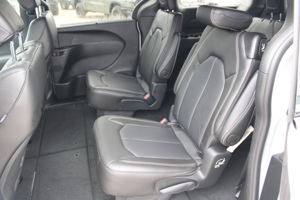 New 2026 Chrysler Pacifica Select image 26