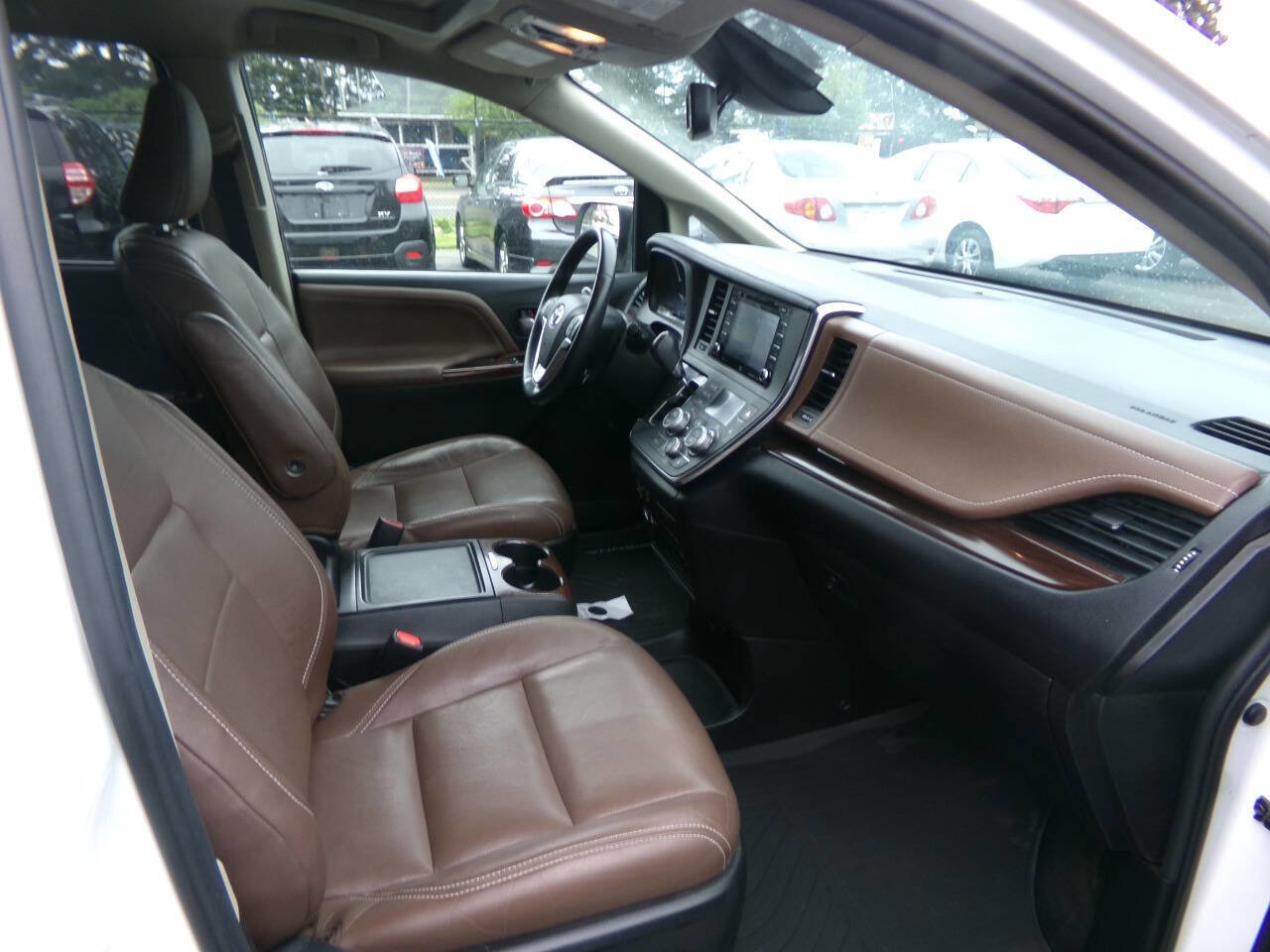 Used 2018 Toyota Sienna Limited Premium w/ Carpet Mat Package AWD/4WD image 7