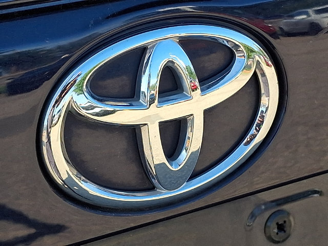 Used 2022 Toyota RAV4 XLE Premium FWD image 22