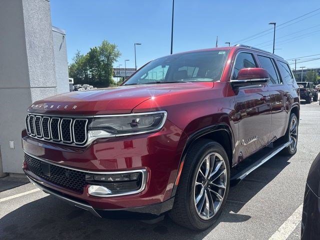 Used 2022 Jeep Wagoneer Series III w/ Premium Group I AWD/4WD image 2