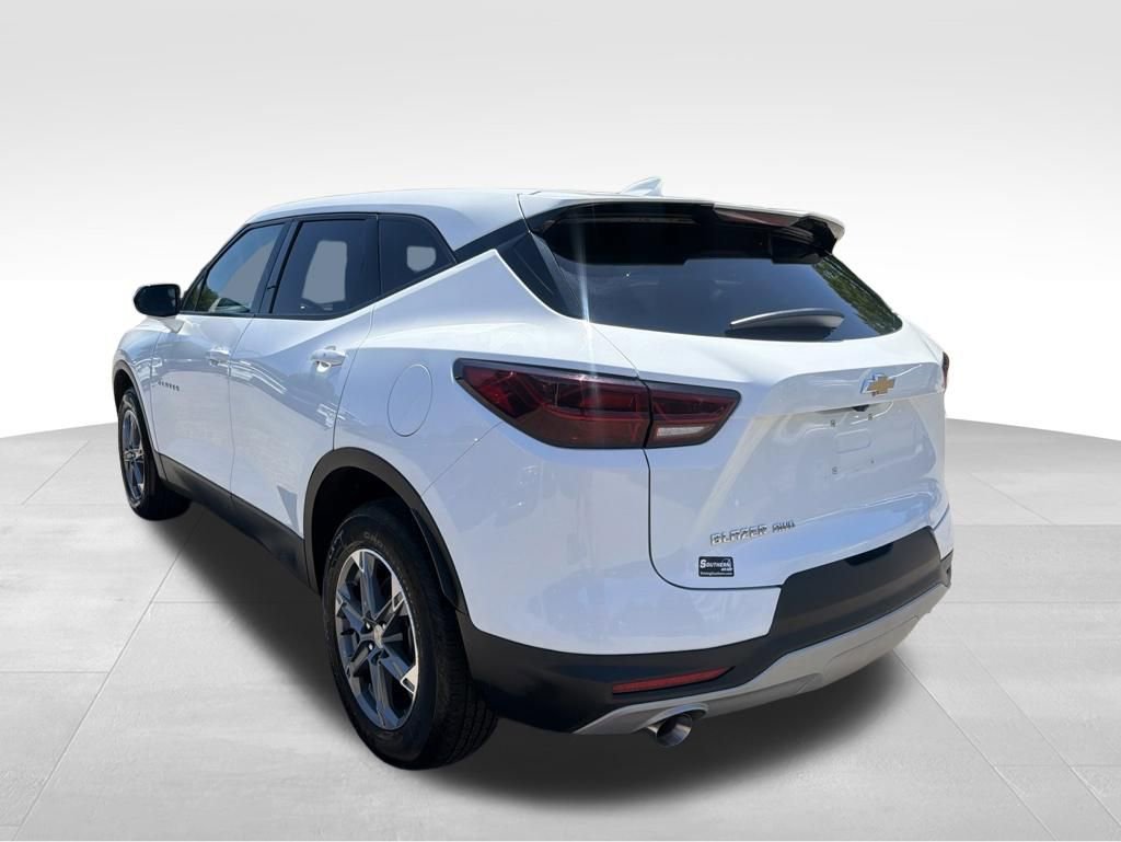 Used 2023 Chevrolet Blazer LT AWD/4WD image 3