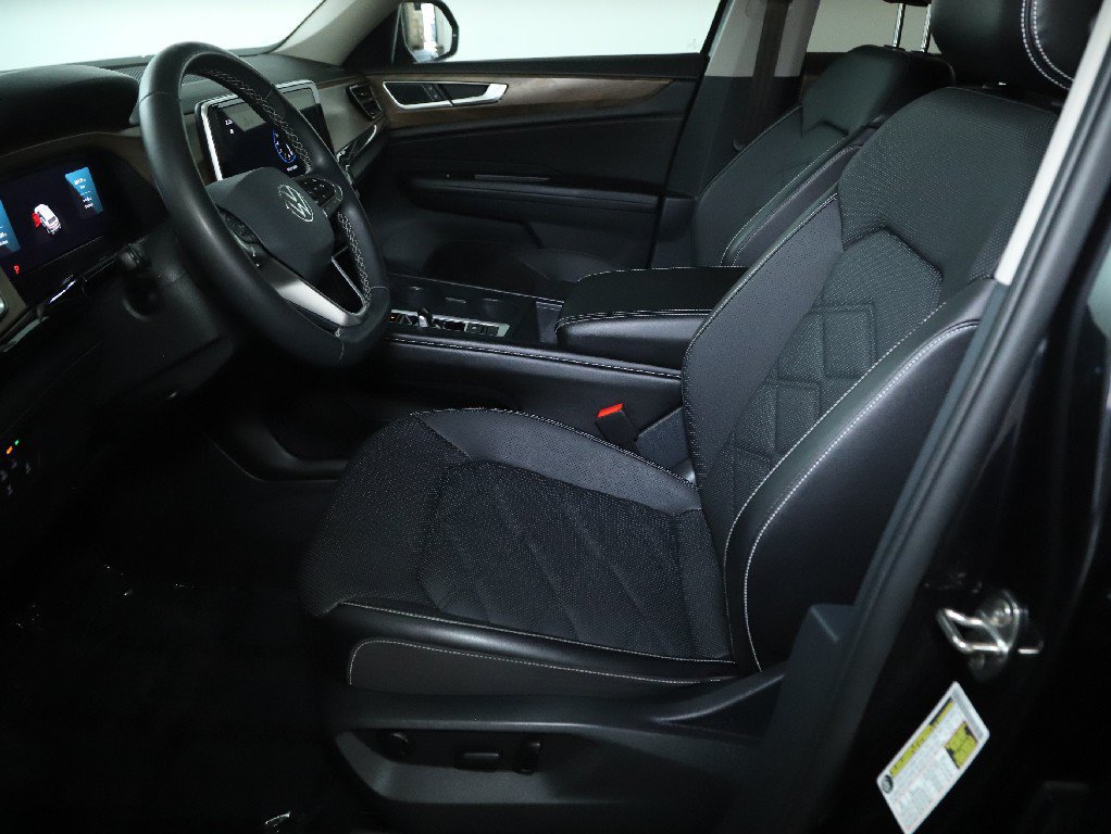 Used 2024 Volkswagen Atlas SE AWD/4WD image 19